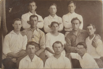 אוצר בלום של צילומים מוקדמים מהעיר תל אביב, קבוצות, משפחות, ילדים ועוד. תל אביב ויפו 1919 