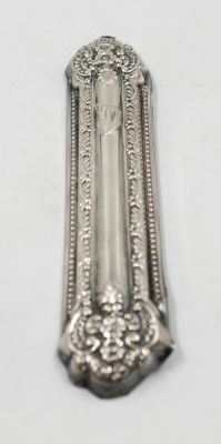 בית מזוזה נאה מכסף 925. אורך 19 ס"מ. משקל 36 גרם.