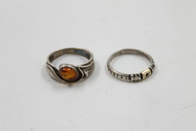 2 טבעות יפות עם אבנים. מכסף 925.