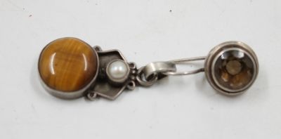 תליון מכסף 925 עם אבנים יפות.