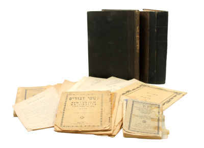 Collection of Chabad Books and Kuntresim by the Rayatz, the Rebbe and More. Please refer to 