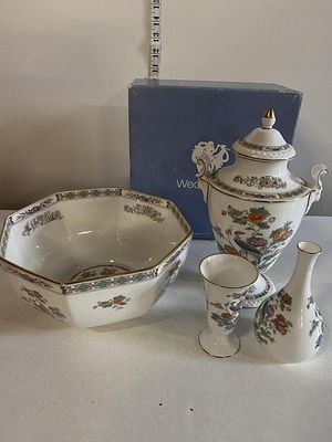 Four pieces of Wedgwood Kutani Crane pattern, shipping unavailable