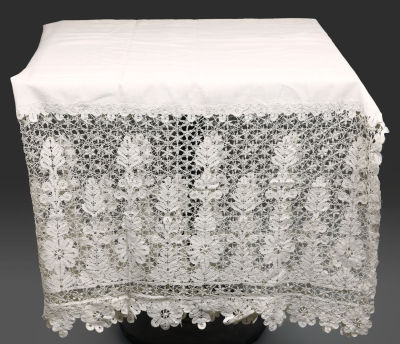 Льняная занавесь на кольцах с отделкой кружевом. СССР, середина 20 