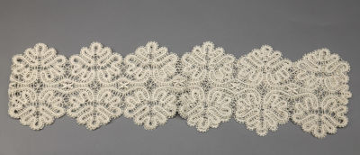 Дорожка на стол. Вологодское кружево. СССР, середина 20 века. 
Неотбеленная нить х/б 