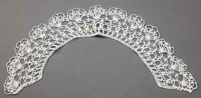 Кружевной воротник. СССР, начало 20 века 
Хлопчатобумажная нить, ручное вязание крючком. 