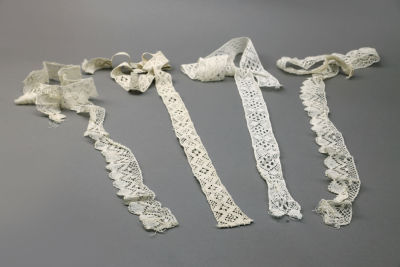 Комплект из четырех кружевных лент. СССР, середина 20 века 
Машинная фабричная вязка, нить 