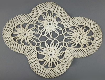 Салфетка для стола. 1900-е гг. 
100% х/б, утолщенная нить. 
Размер 25*32 