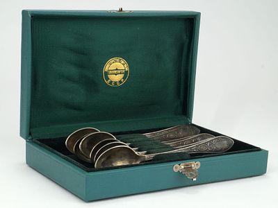 Шесть серебряных чайных ложек в коробке. Клеймо "А.П." Артель "Промтехсвязь", Москва, СССР 