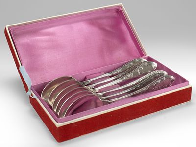 Шесть серебряных столовых ложек в коробке. Клеймо А.П. Артель Промтехсвязь, Москва, СССР 