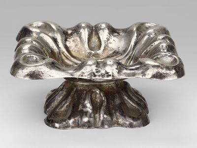 Солонка в стиле Ар деко. Австрия, Вена, 1922-1945 годы. 
Серебро 800 пробы, штамп. 
