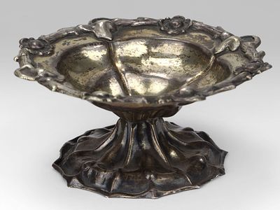 Солонка с растительным орнаментом по борту. Российская империя, Санкт-Петербург, 1861 год. 