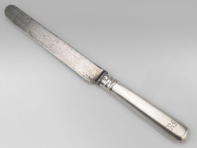 Нож столовый с серебряной рукоятью. Российская Империя, Москва, мастер М.А, последняя четверть 