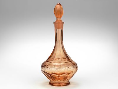 Графин с растительным декором. СССР, 50-70-е годы ХХ века. 
Цветное стекло. 
Высота 22,5 
