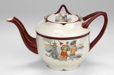 Чайник. Фарфоровый завод "Пролетарий", село Бронницы, СССР, 1927-1930 гг. 
Фарфор, деколь 
