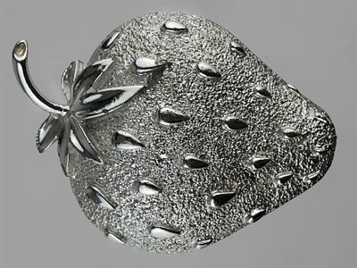 Винтажная брошь "Клубничка". SARAH COVENTRY (Сары Ковентри), США, 1960 год. 
Украшения 