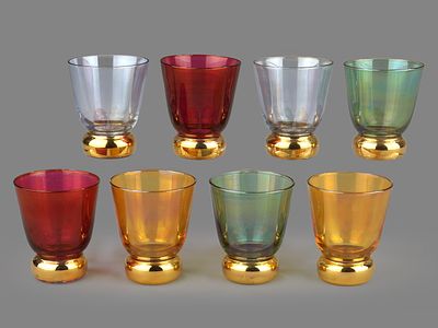 Рюмка в стиле ар-деко. Комплект восемь штук. Франция, середина ХХ века. 
Стекло цветное 