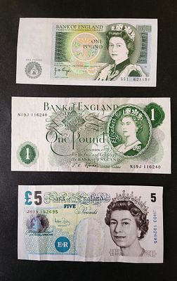 אנגליה GREAT BRITAIN- לוט 3 שטרות. שטר 1 פאונד העליון XF-AU, שני האחרים VF.