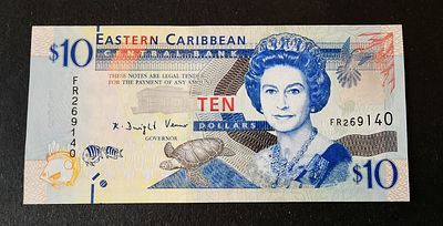 הקריביים המזרחיים- EASTERN CARIBBEAN- פיק 52 משנת 1995, 10 דולר, UNC. המלכה אליזבת ה-II.