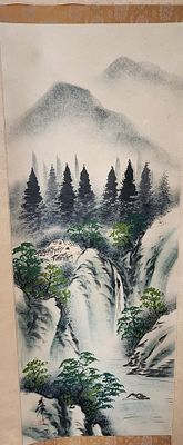 אמן לא מזוהה, ציור מגילה יפני, צבעי מים על נייר, נוף הררי בערפל, 178X53ס"מ, חתום.