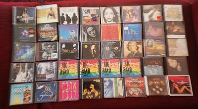 40 דיסקים מוסיקה פופולרית. אמנים כגון: מייקל ג'קסון, Tears for Fears, Simply Red, Pulp Fiction 