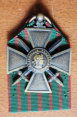 מדליה צרפתית מלחה"ע הראשונה, 1914-1918. FRENCH CROIX DE GUERRE. לא יודעים אם מקורי או לא, נמכר 
