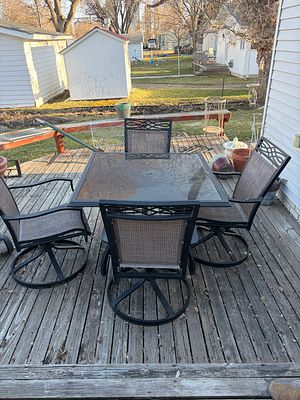 Patio Table w/4 Chairs