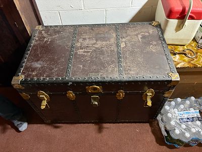 Trunk-tack room. Trunk