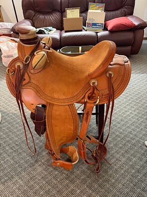 16" Wade Saddle. Rafter W. Saddelry/Roughed Out/4" Horn/Wide Stirrups/Brand New