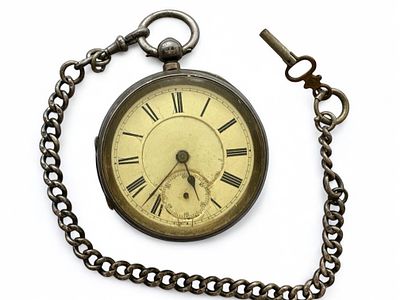 שעון כיס מסיבי בעל מנגנון Fusee עשוי כסף 925 כולל שרשרת כסף ומפתח, חותמות כסף אנגליות על השעון