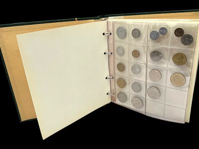אלבום הכולל 120 מטבעות כולל נומינלים. 120 מטבעות