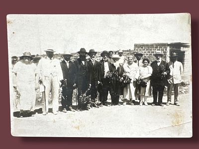 צילום רבנים - הרב מאיר ברלין ורעייתו, הרב משה זבולון ורעייתו, הרב אהרון הלוי טייטלבאום ועוד.