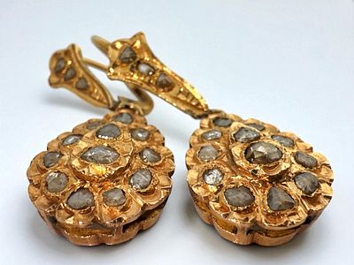 זוג עגילי זהב 14k עתיקים משובצים יהלומים בליטוש עתיק. משקל: 5.14 גרם.