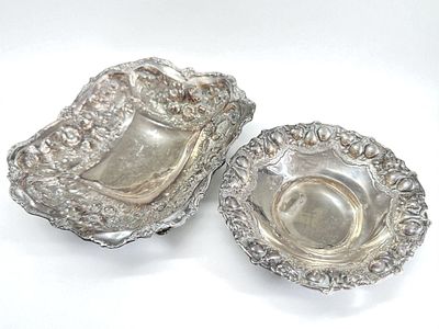 2 קערות עשויות כסף סטרלינג 925. 12 ס״מ 
15x18 ס״מ 
משקל: 240 גרם.