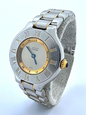 שעון שווייצרי נשי תוצרת קרטיה Must De Cartier. מנגנון קוורץ במצב עבודה תקין, רצועת פלדה מקורית. 