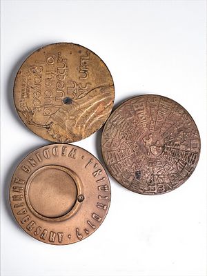 3 מדליות ברונזה - ליום הנישואין מעוטרת תבליט טבעת, ירושלים, אל הנער הזה התפללתי.