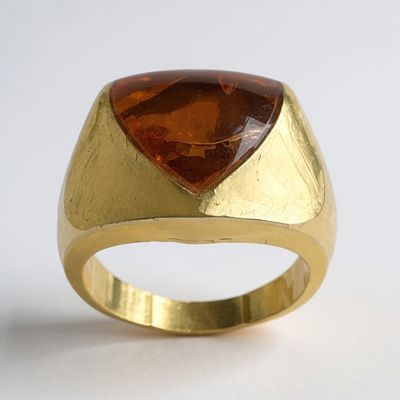 טבעת זהב 14k משובצת ציטרין. חתומה. משקל: 10.57 גרם.