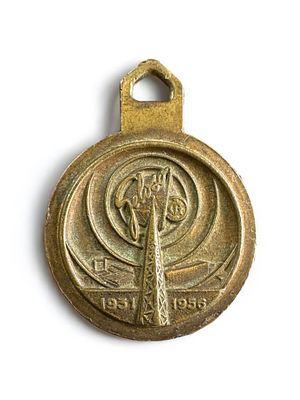 מדליית ברונזה איטלקית ישנה. מידות: 4x3 ס"מ.