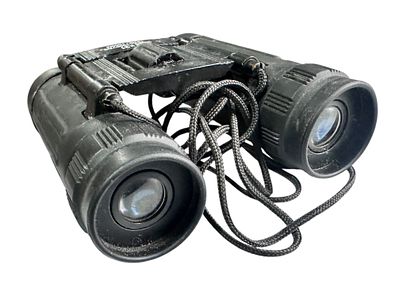 משקפת שדה איכותית. אורך: 10 ס״מ.