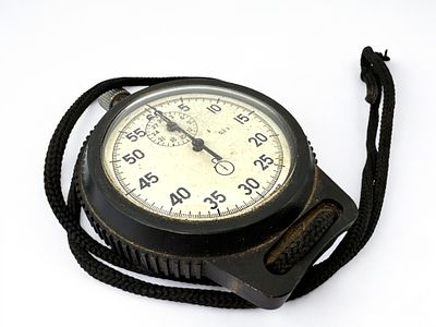 שעון עצר (סטופר) סובייטי ישן, מנגנון מכני (לא נבדקה תקינות). שנות ה60-70. קוטר: 55 מ"מ.