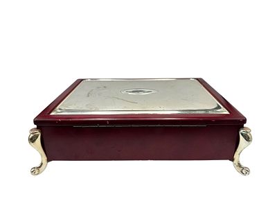 קופסת תכשיטים מהודרת וגדולת מימדים. מידות