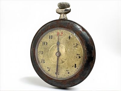 שעון כיס עתיק, מנגנון במצב עבודה חלקי. קוטר: 4 ס"מ.