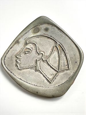 סיכת כסף סטרלינג ישראלית ישנה. סיכה אחורית חסרה. לא חתומה - כסף נבדק. מידות: 5.5x5.5 ס"מ. 