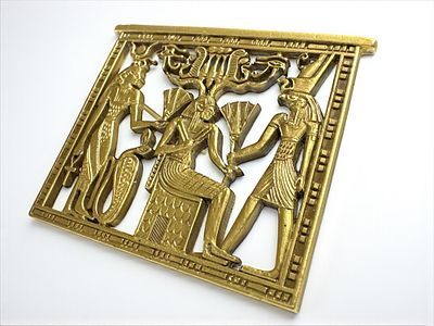 סיכה מצרית מוזהבת. 5x4 
22.83 גרם