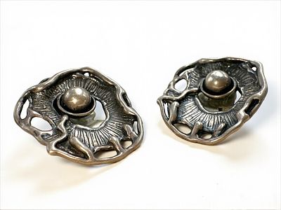 זוג עגילי כסף סטרלינג 925. חתומים. 2.2 ס״מ 
8.52 גרם