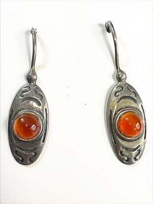 זוג עגילי כסף סטרלינג 925 משובצים אבנים. חתומים. 3.5 
4.90 גרם