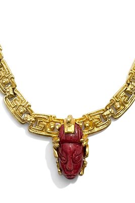 תליון ושרשרת תוצרת Salvador Teran מקסיקו (היה מעצב של חברת Taxco) בסגנון אצטקי. מתכת מצופה זהב 