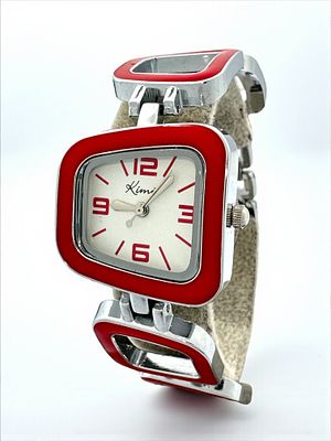 שעון אופנה נשי מסוגנן. רוחב: 25 מ"מ.