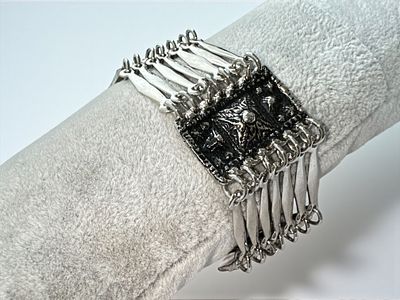 צמיד רטרו מקסיקני בסגנון אצטקי. חתום. 20x2.8 ס״מ 
41 גרם