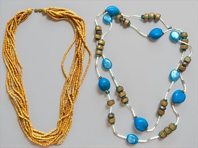 2 מחרוזות אופנה. 77 ס״מ 
22 ס״מ