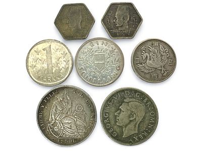 לוט מטבעות עולם עשויים כסף.